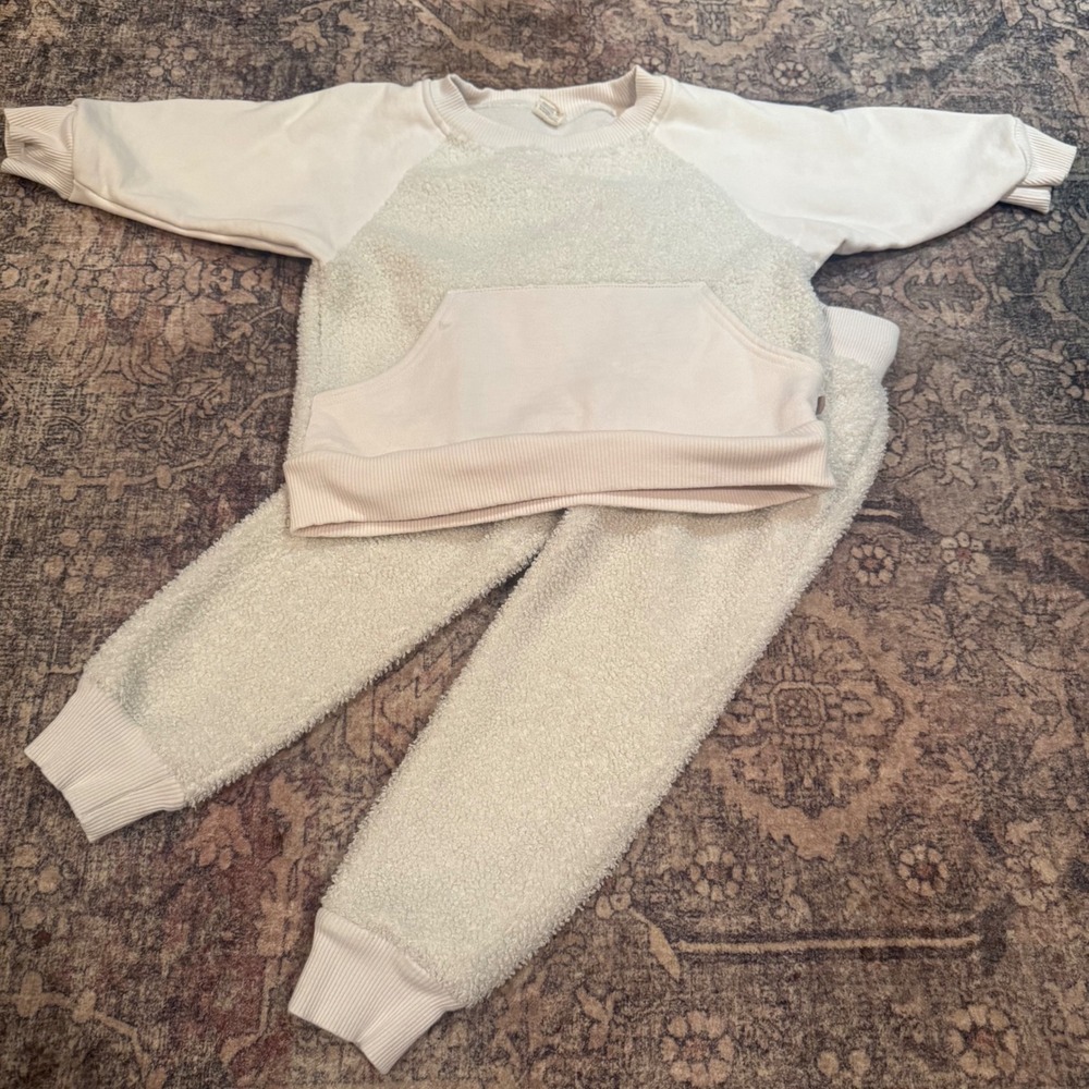 Goumi Kids 3T Cream White Sherpa Sweatshirt and Jogger Lounge Set